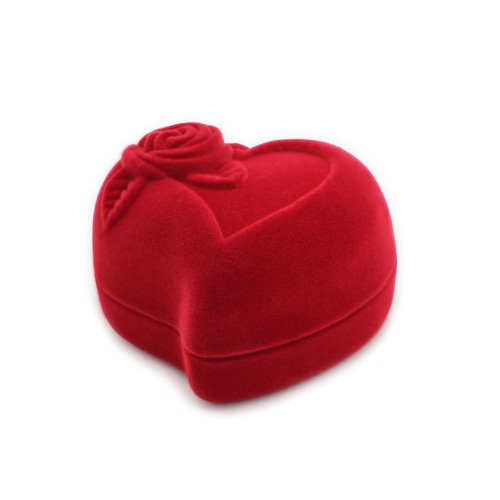 Czerwona róża. Jubilerskie pudełko na pierścionki