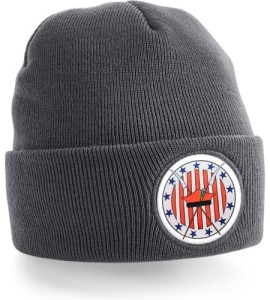 Szara czapka zimowa z logo Dywizjonu 303