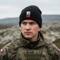 Czapka zimowa Polska Walcząca na głowie żołnierza