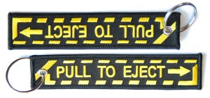 Haftowany brelok Remove Before Flight PULL TO EJECT
