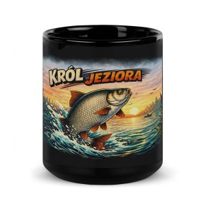 Duży czarny kubek wyskakujący z wody leszcz KRÓL JEZIORA, tle zachód słońca