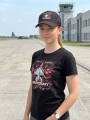 Czapka F-16 20 lat w Polsce na głowie młodej kobiety