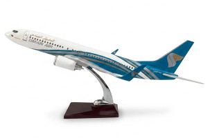 Model samolotu Boeing 737 w barwach linii Oman Air skala 1:150