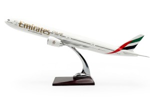Model samolotu Boeing 777 w barwach linii Emirates skala 1:150
