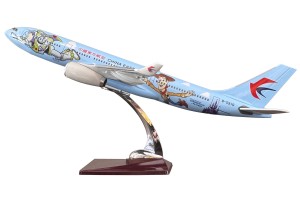 Model samolotu Airbus A330 w barwach linii CHINA EASTERN skala 1:150