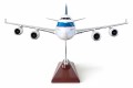 B747 Cathay Pacific widok na wprost